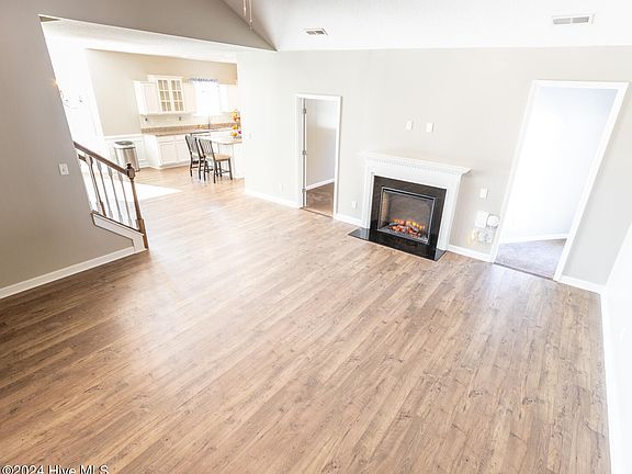 5th image of 808 Tuscarora Trail