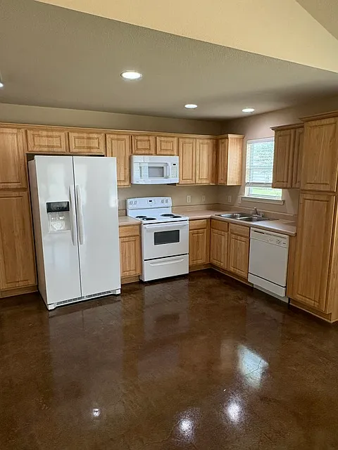 3 bed, 1200 sqft, $1,350 — Photo 4