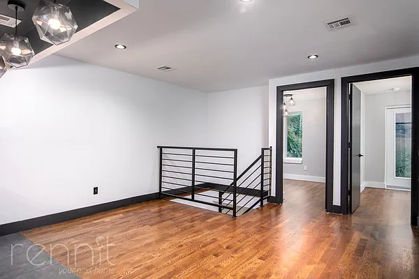 Rented by Rennit Inc. | media 21