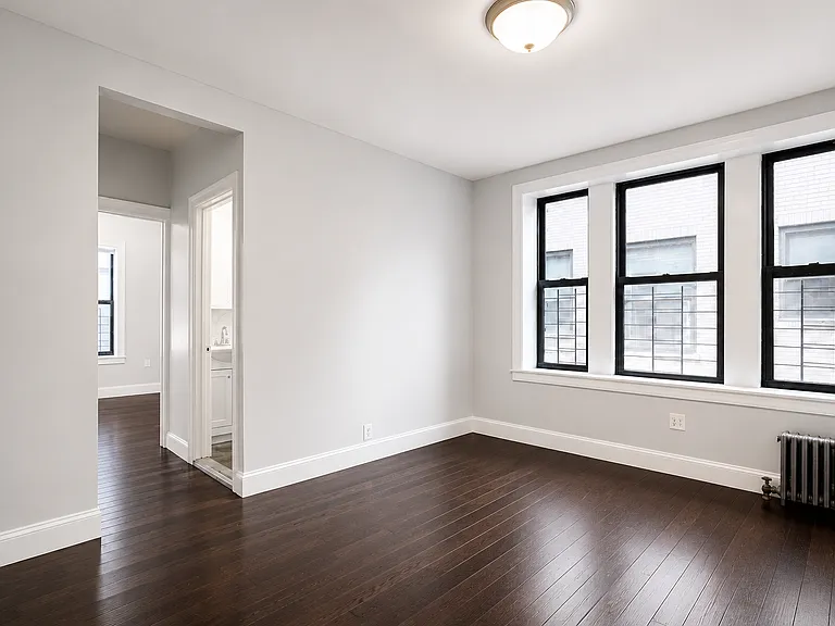 87 Post Ave #54 — Photo 2