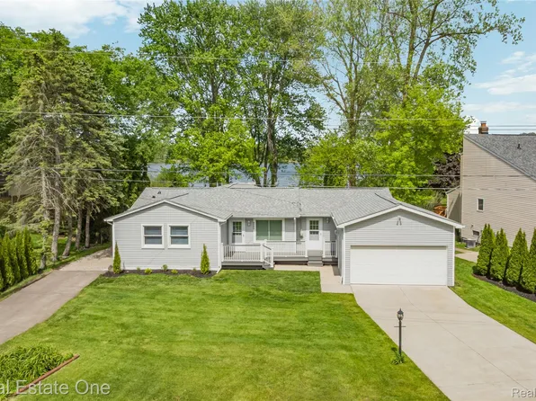 9503 Edward Dr, Brighton, MI 48114