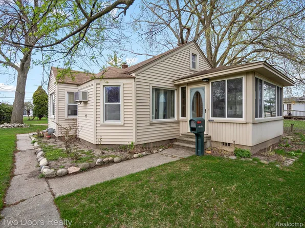 19165 Florian St, Roseville, MI 48066