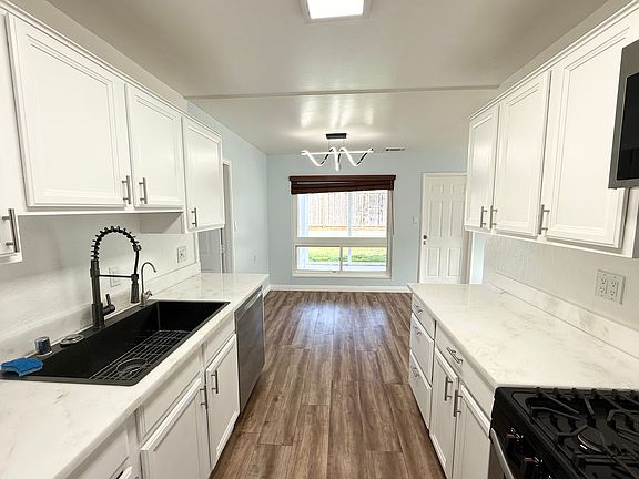 3rd image of 244 Lee Ave