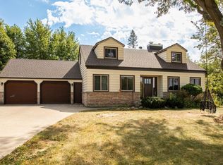 1066 Southern Ridge Dr SW, Rochester, MN 55902