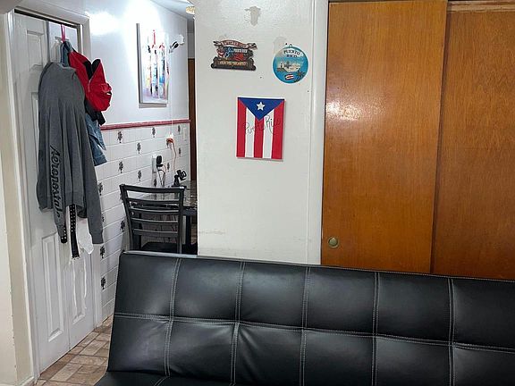 5th image of 707 Warner St