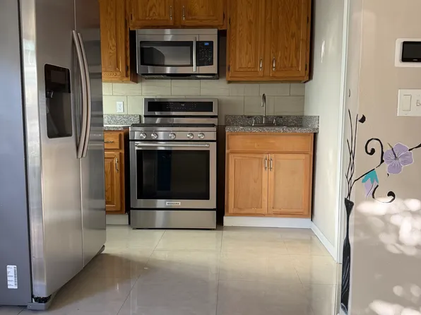 1029 Lombardy Dr, Modesto, CA 95351