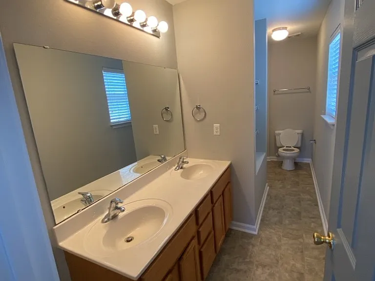 1218 Vistiana Dr — Photo 45