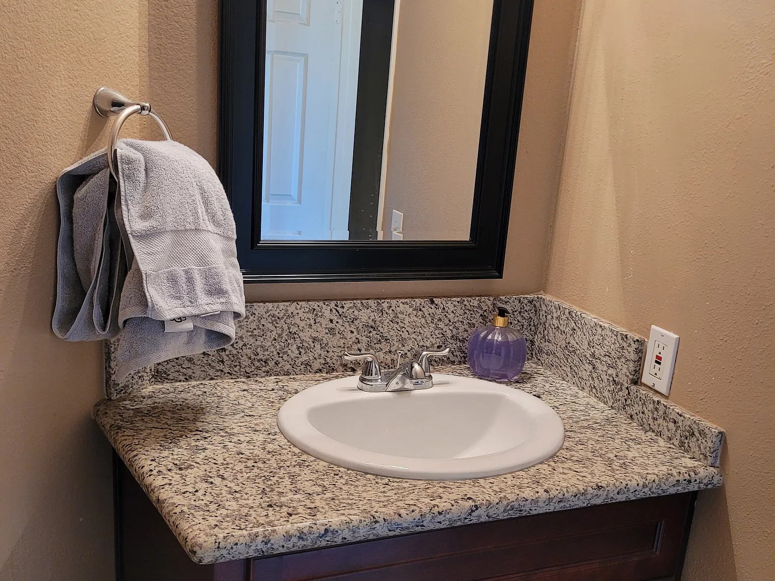 1 bed, 2.5 bath, $1,000 — Photo 3