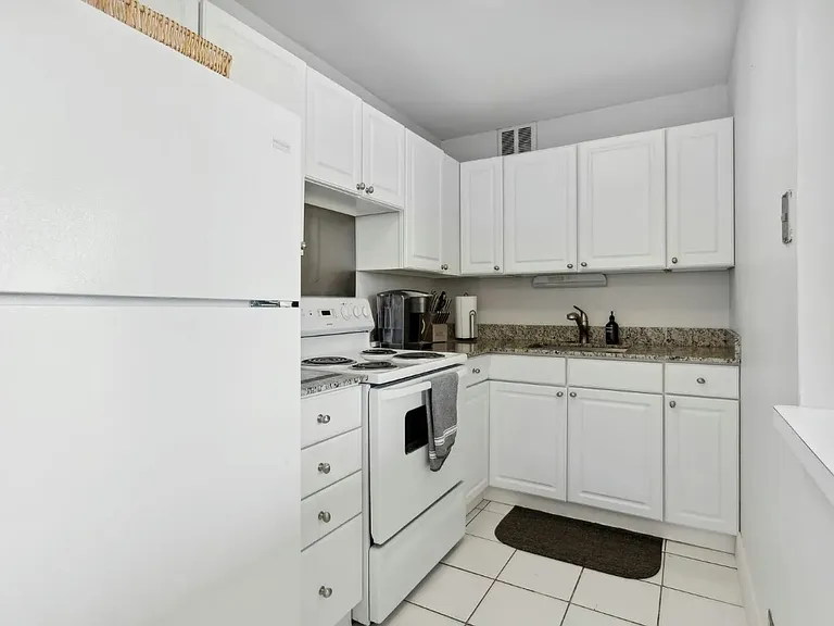 2626 N Lakeview Ave #3610 — Photo 8