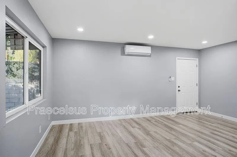 2 bed, 1.0 bath, $2,300 — Photo 4