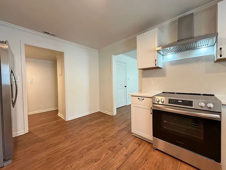405 N 4th St — Photo 11