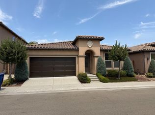 1820 E Bella Senterio Ave, Fresno, CA 93730