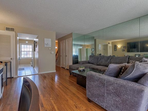 3rd image of 101 Buckingham Dr