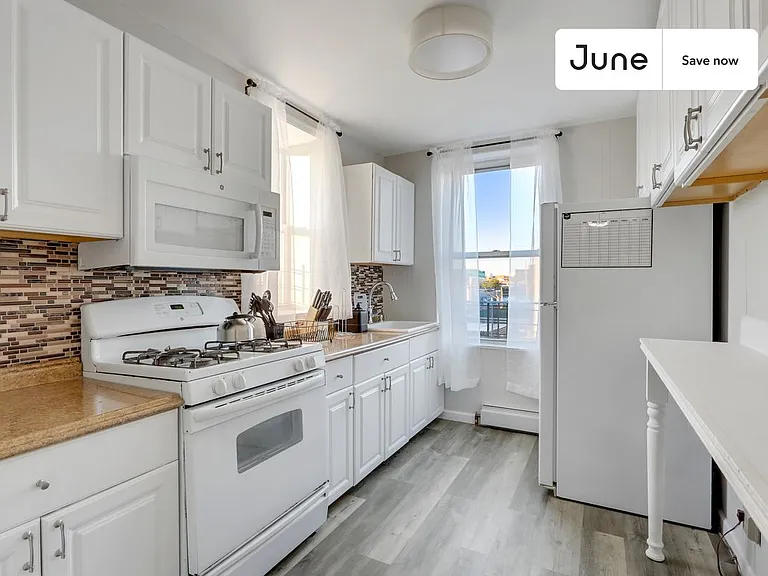 13 Charlotte St — Photo 1