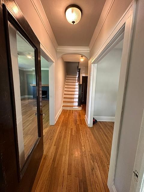 1st image of 2433 Woodmere Dr