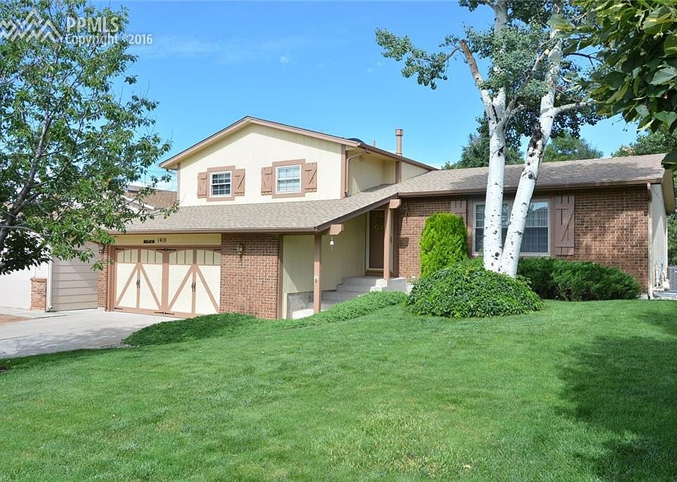 FRONT VIEW OF THE HOME