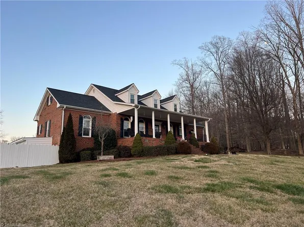 1041 Hillcroft Rd, Browns Summit, NC 27214