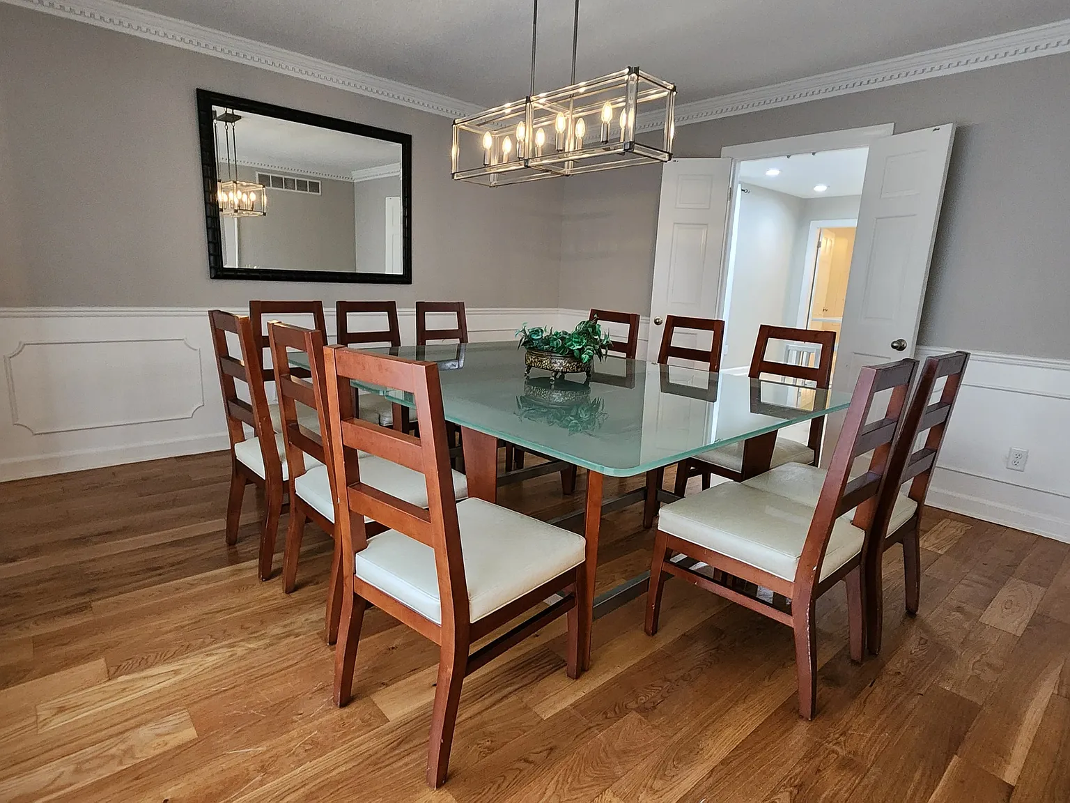 5 bed, 3000 sqft, $8,495 — Photo 4