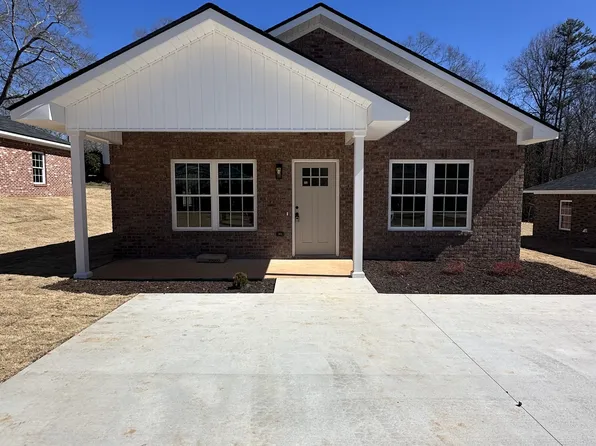 205 Cunningham Dr, Hartwell, GA 30643