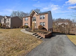 2020 Blossom Dr, Gibsonia, PA 15044