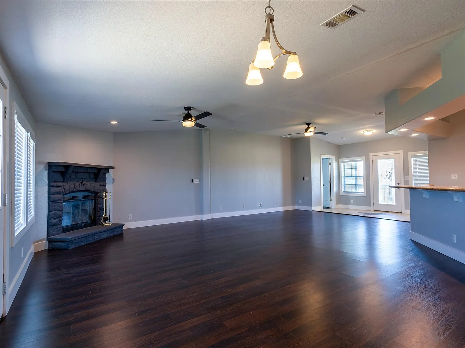 4 bed, 3.0 bath, 3056 sqft, $2,800 — Photo 4