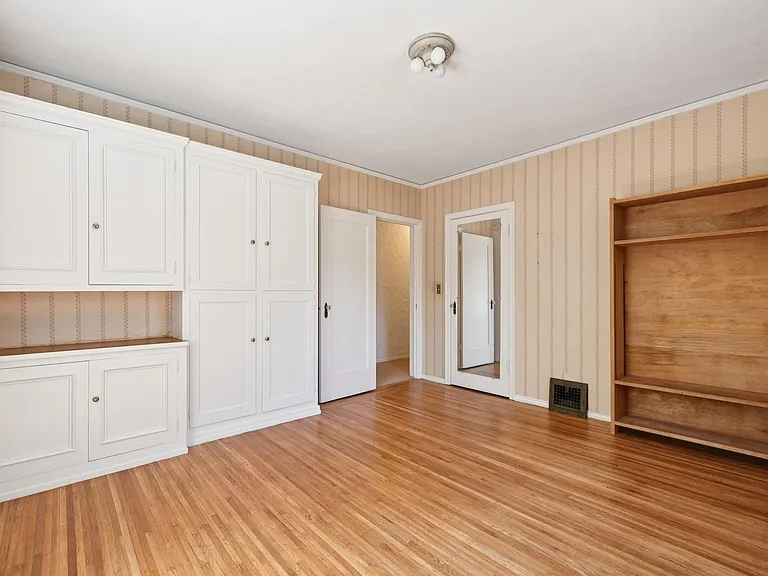111 Windsor Ave — Photo 19