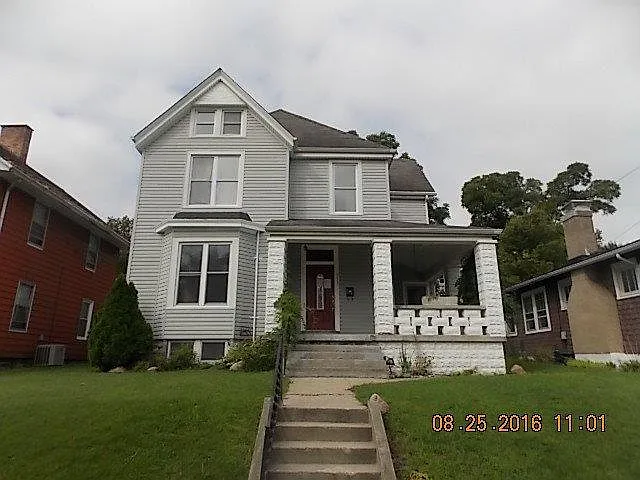 333 Montclair St photo 1