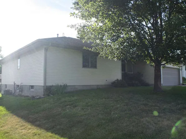 803 E Knolls St, Norfolk, NE 68701