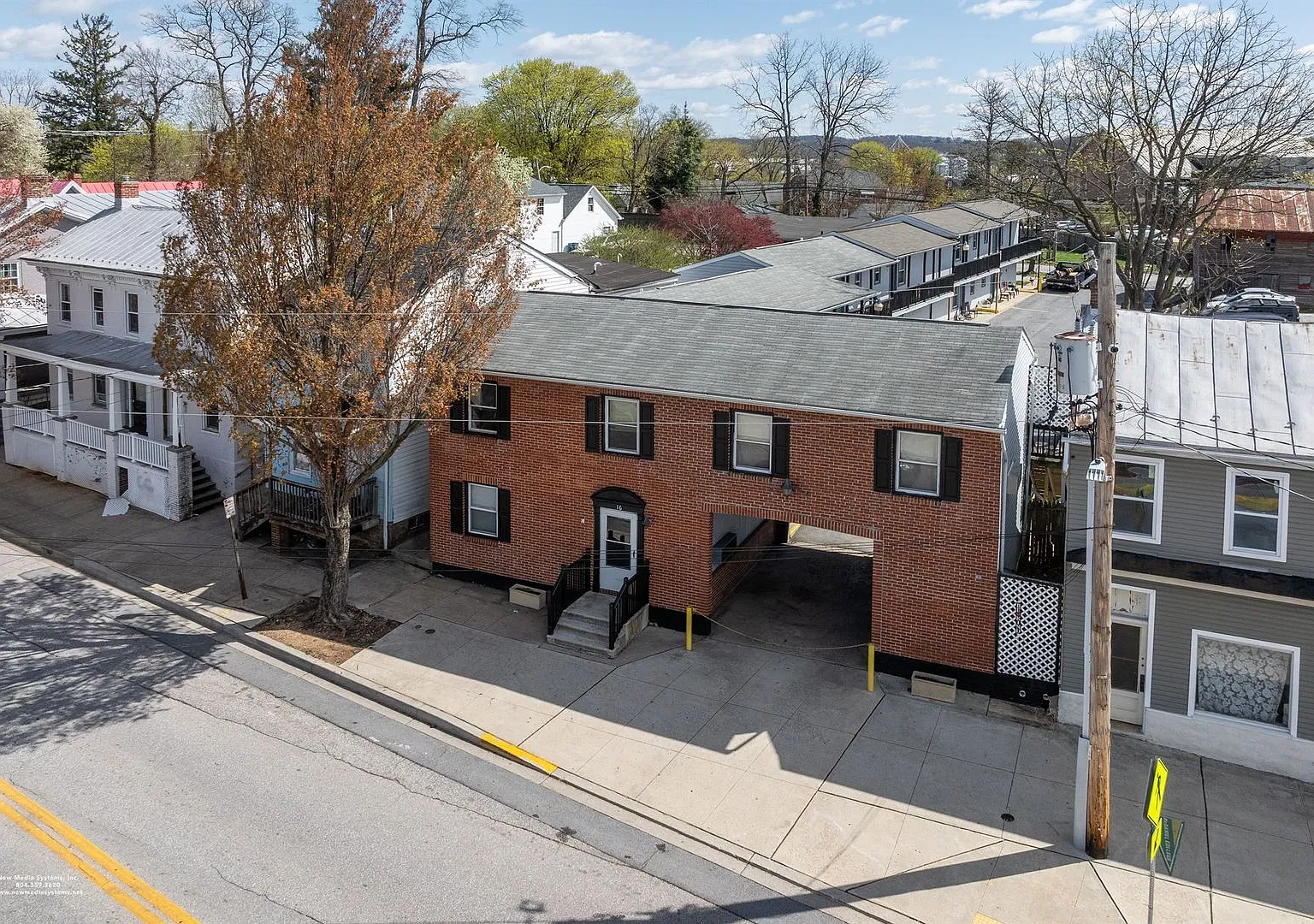 West Carroll Apartments - 16 Pennsylvania Ave. — Photo 1