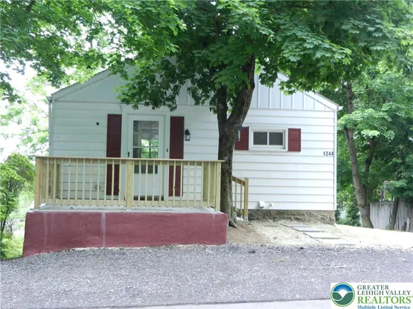 1244 Seidersville Rd, Bethlehem, PA 18015