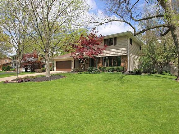 2nd image of 915 W Burnside Dr
