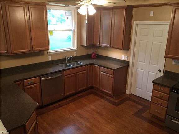 4th image of 4202 Quince Rd