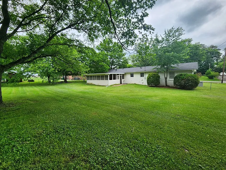 702 Meade Dr — Photo 15