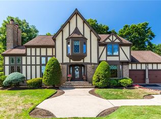 39 Beechnut Dr, Johnston, RI 02919