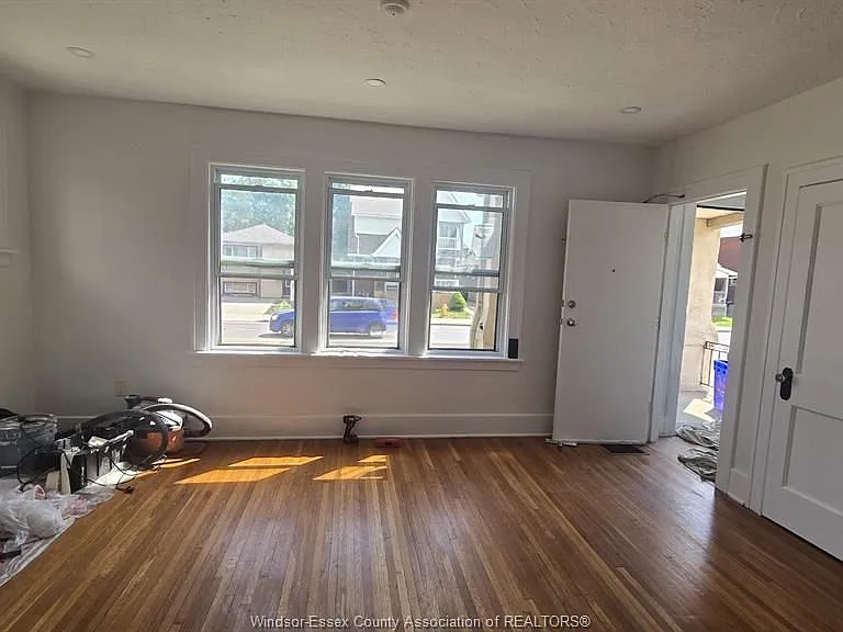 2257 Howard Ave #MAIN — Photo 4