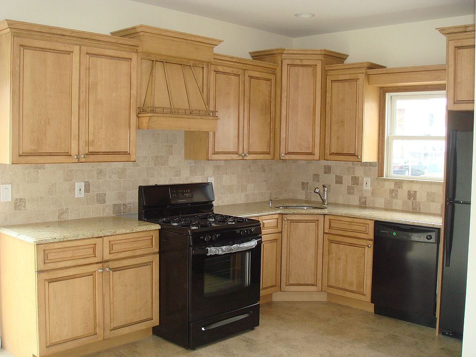 2nd image of 122 Delaware Ave