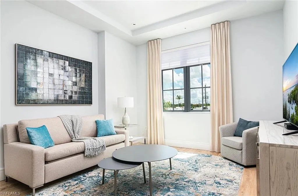 1 bed, 1.0 bath, 691 sqft, $11,025 — Photo 1