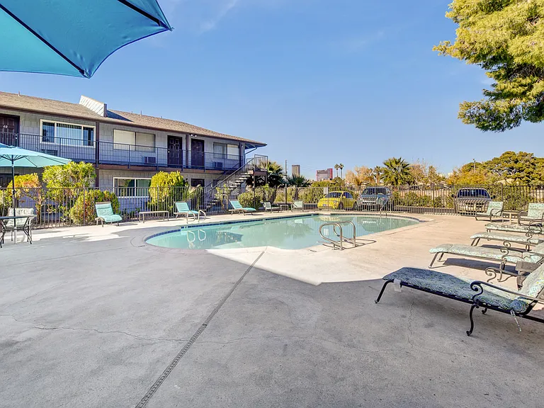 4050 Palos Verdes St_17