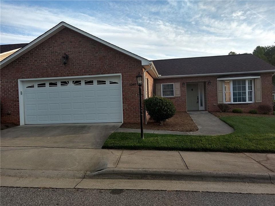 1st image of 1240 Wexford Village Cir
