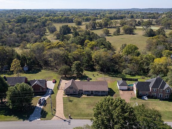 3rd image of 227 Brookhaven Dr