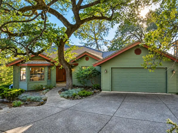 13868 Hemlock Dr, Penn Valley, CA 95946