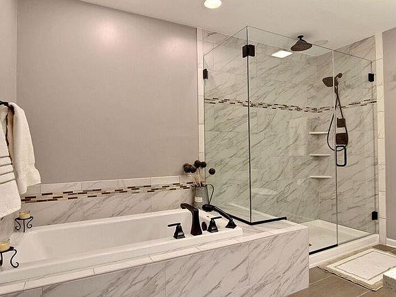3rd image of 1086 Mission Hills Ct
