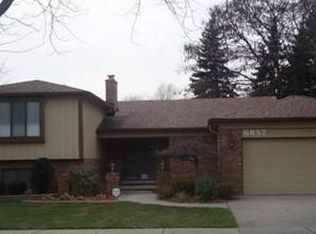 6857 Little Creek Dr, Troy, MI