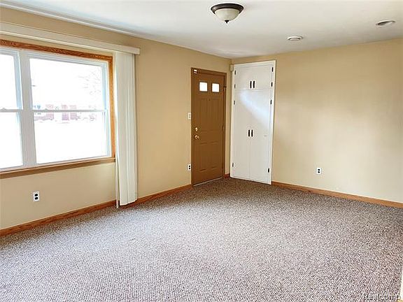 2nd image of 3535 Syracuse St