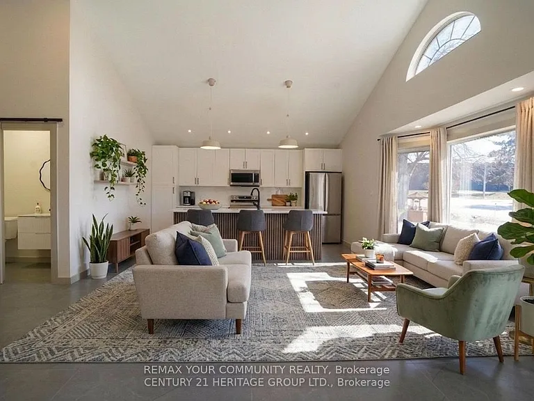 236 Simcoe Ave — Photo 6