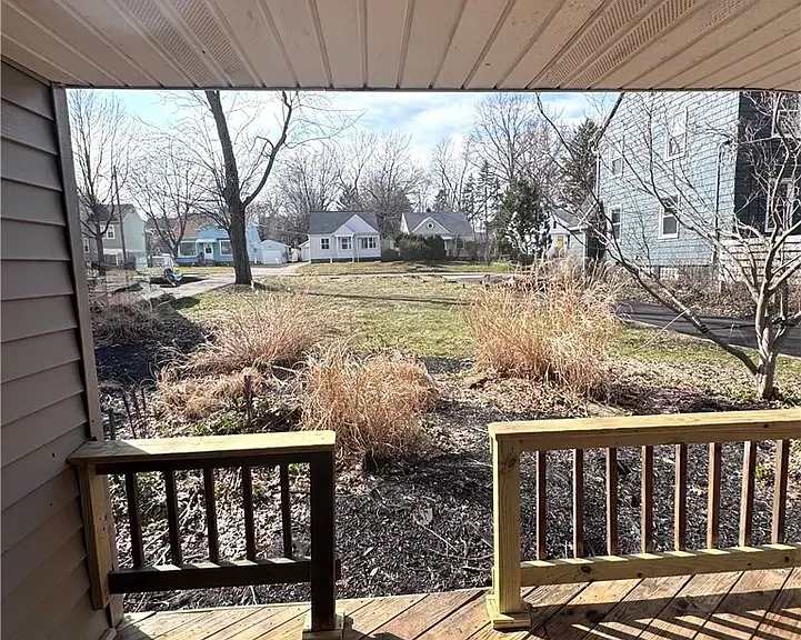 1563 Maplegrove Rd — Photo 2