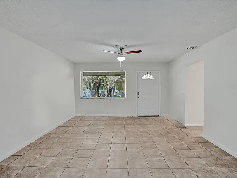 4240 NW 21st Ave — Photo 3