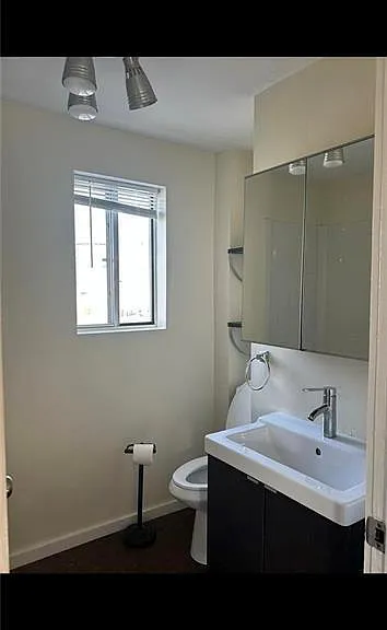 806 E Broadway #2 — Photo 9
