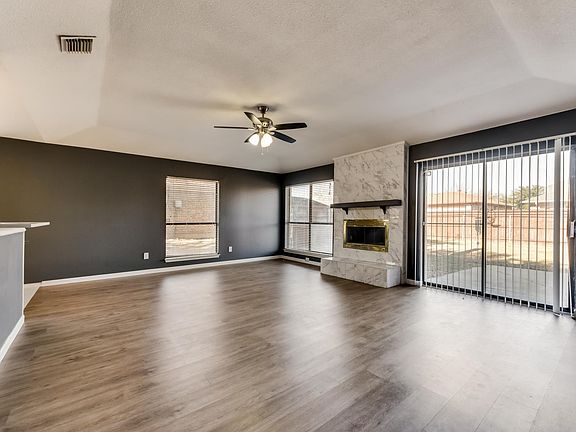 4th image of 917 Sandhurst Dr