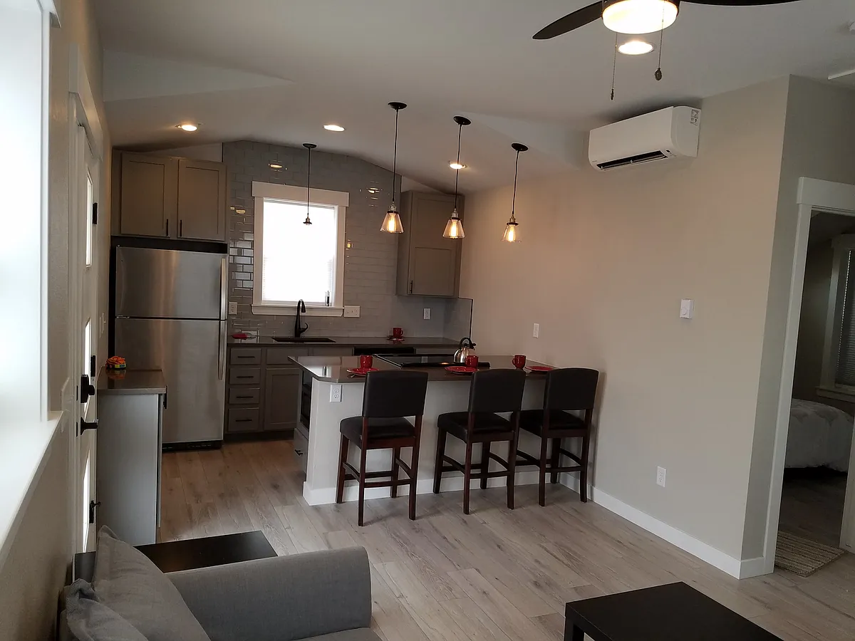 Building Photo - 104 Peterson St #B